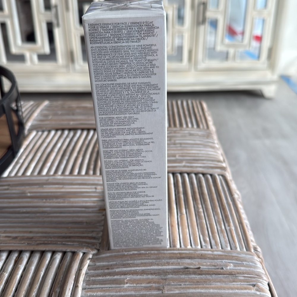 Eve Lom Time Retreat Radiance Essence - White - Picture 6 of 7